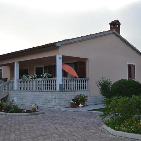 Doli Apartment Nedescina