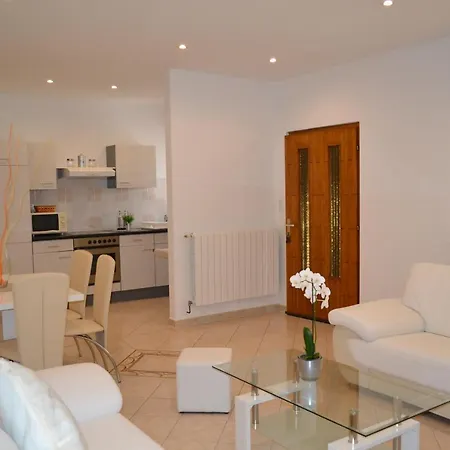 Doli Apartment Nedescina
